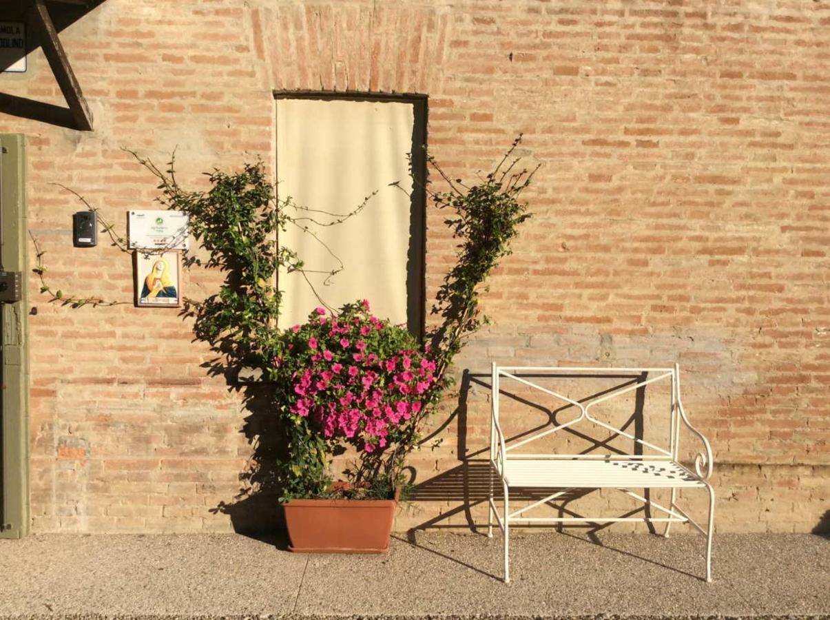 Agriturismo "La Fondazza" Имола Экстерьер фото